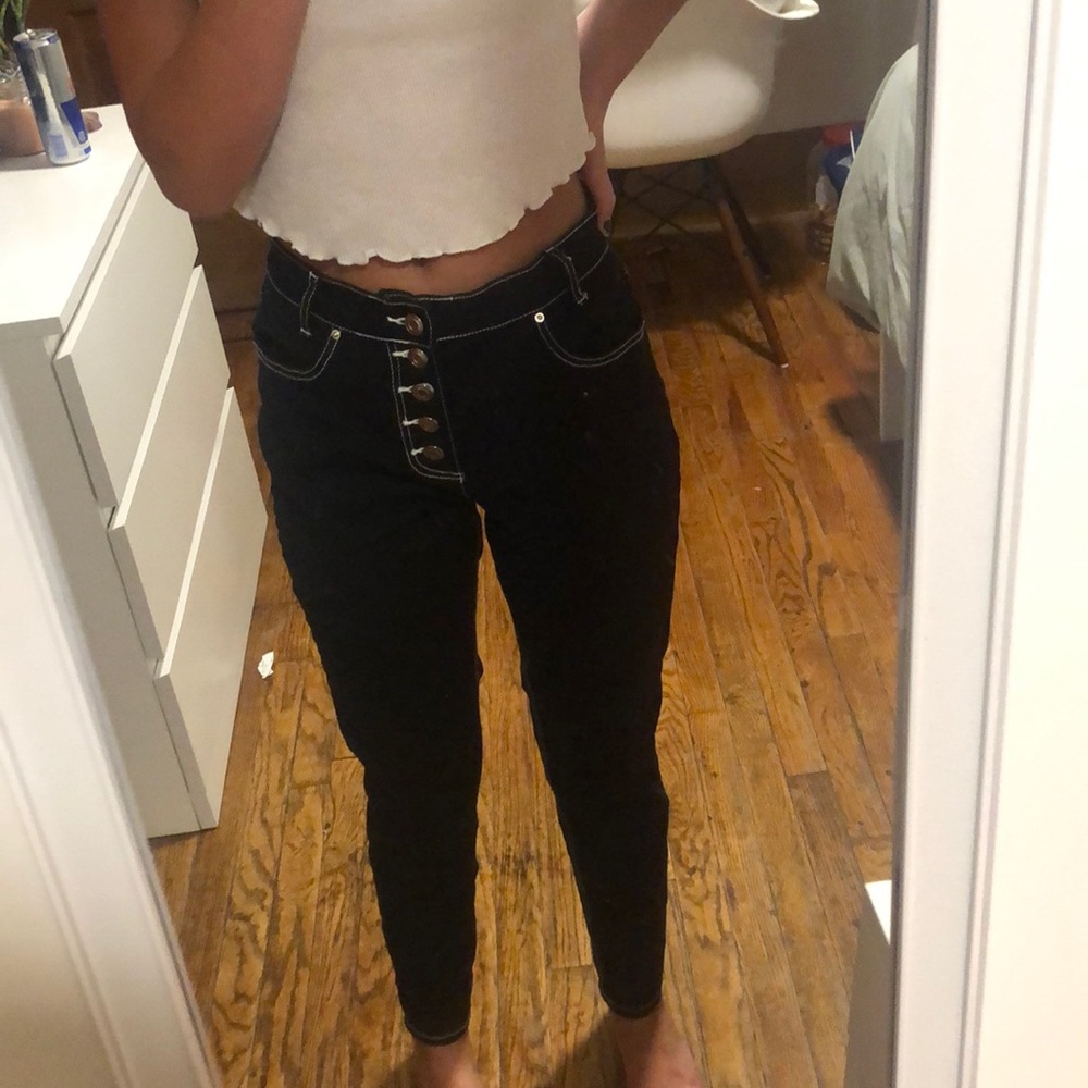 black jeans with white stitching